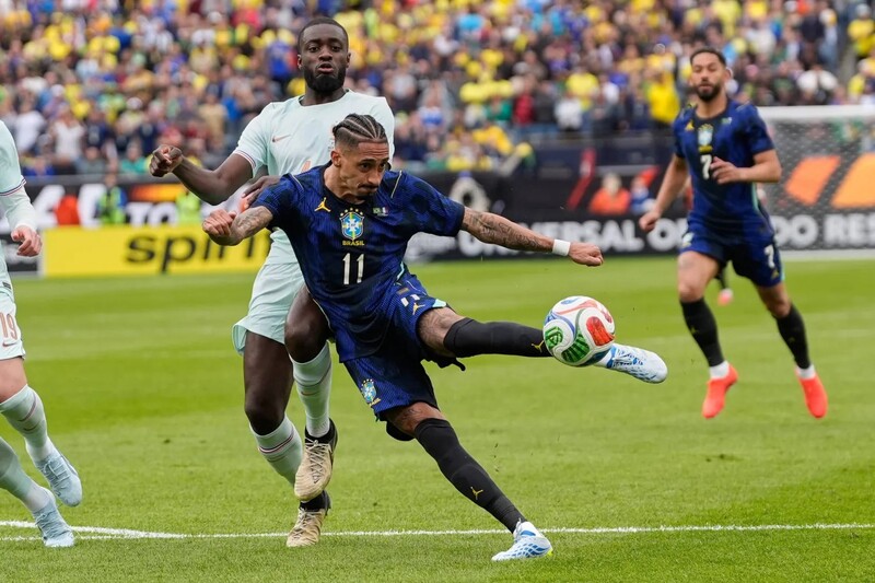 Australia vs Brazil - Selecao lấy lại cảm giác