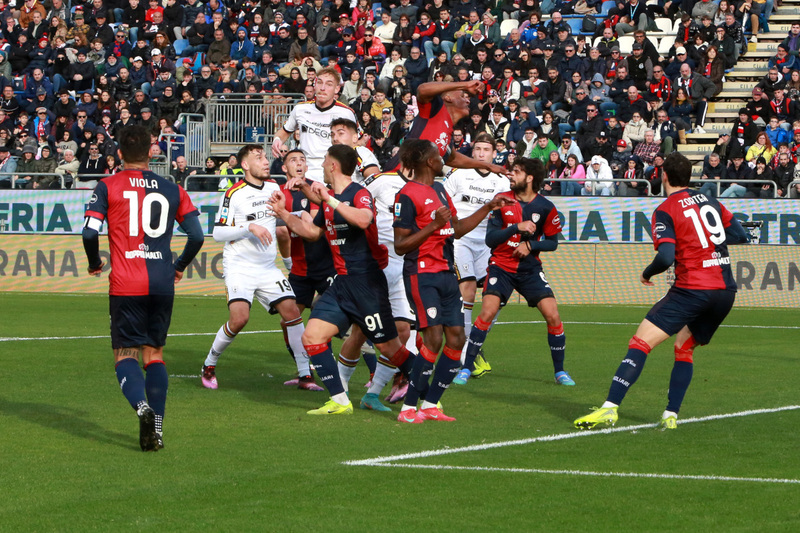 Cagliari vs Lecce - Giằng có kịch tinh