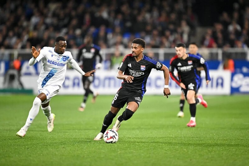 Lyon vs Auxerre - Thị uy sức mạnh